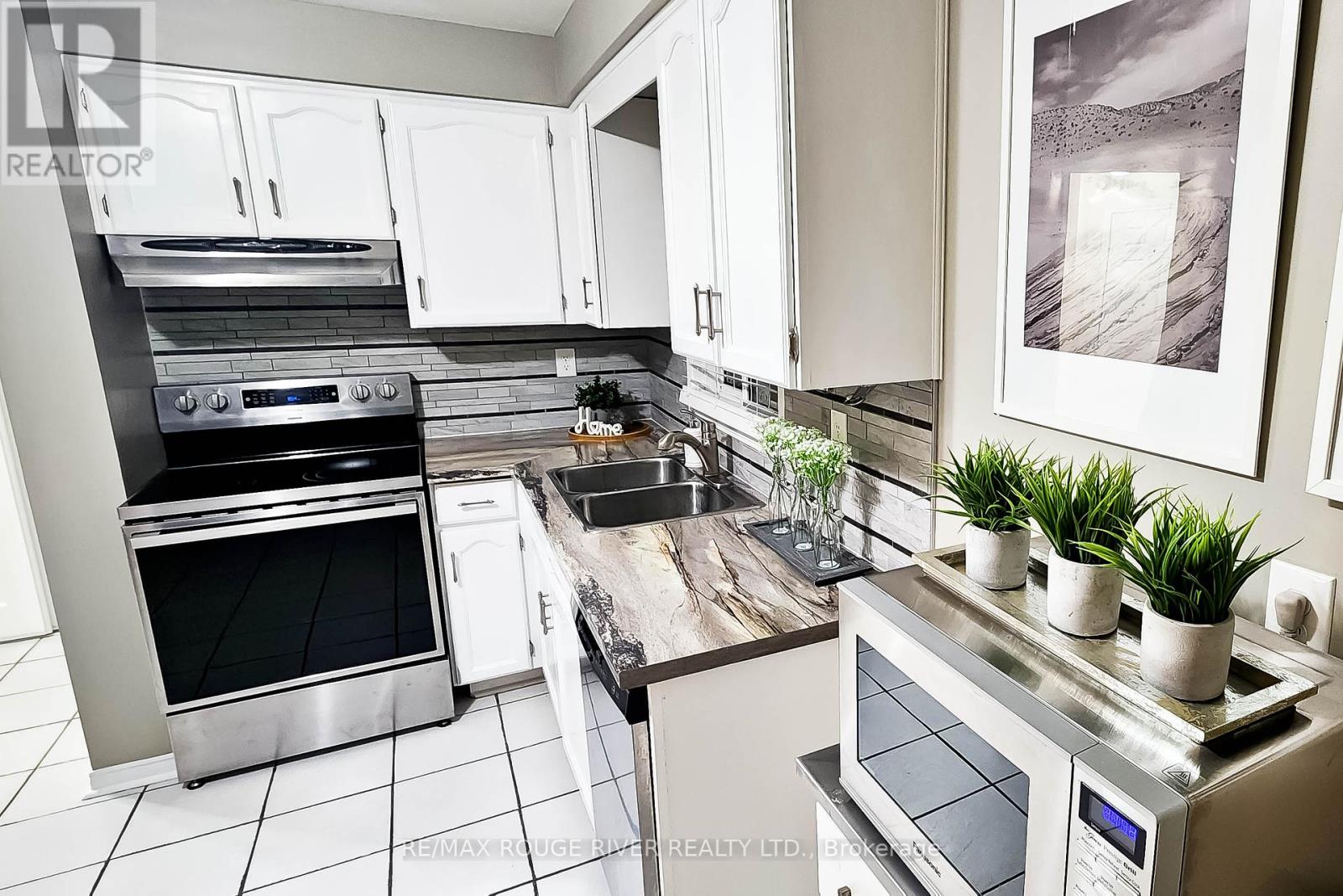 Photo 15 of 307 Michael Drive, Orangeville ON