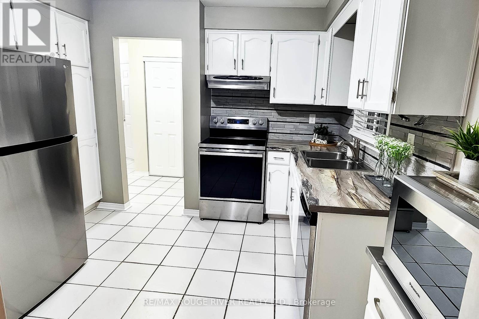 Photo 16 of 307 Michael Drive, Orangeville ON