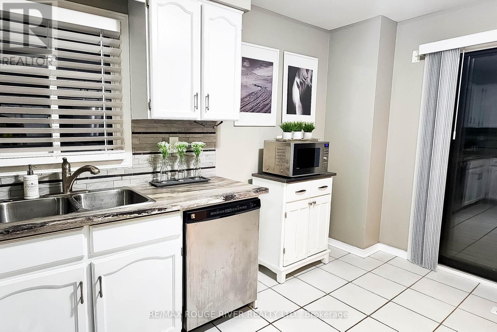 Photo 17 of 307 Michael Drive, Orangeville ON