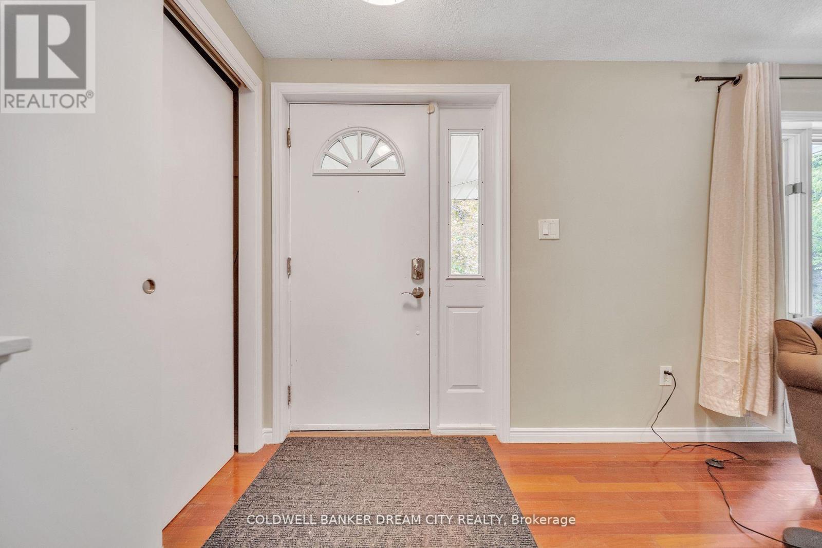 Photo 3 of 8295 Creditview Road N, Brampton ON