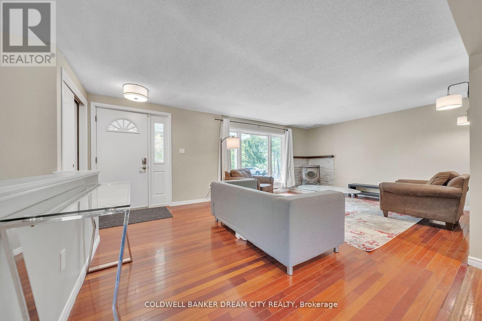 Photo 4 of 8295 Creditview Road N, Brampton ON