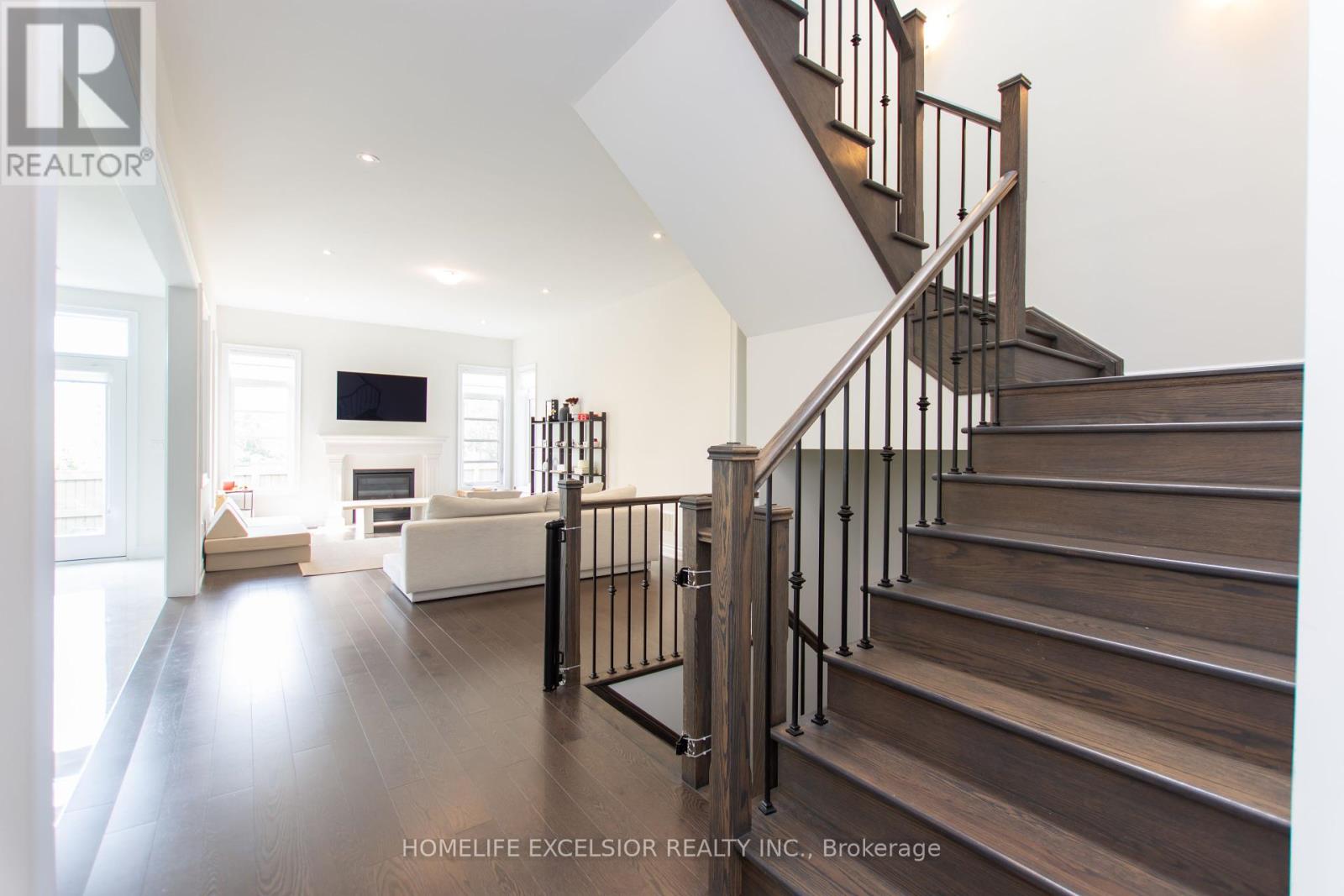 Photo 11 of 3128 Parsonage Crescent, Oakville ON