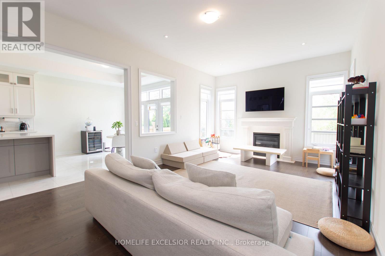 Photo 15 of 3128 Parsonage Crescent, Oakville ON
