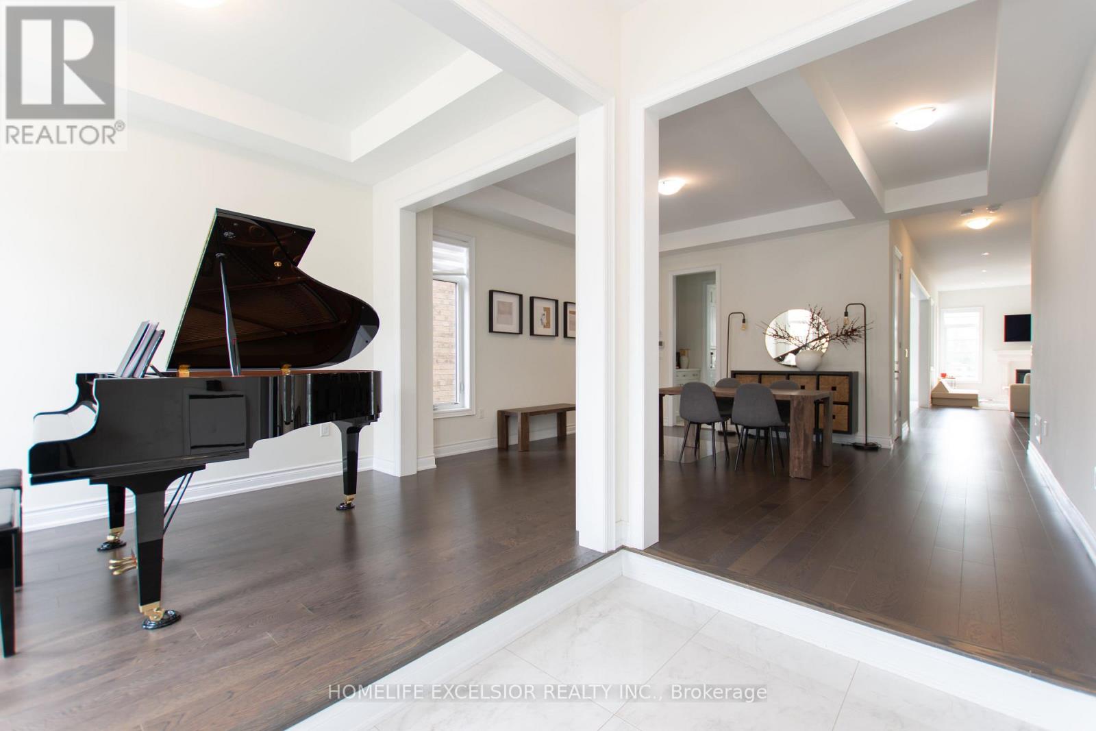 Photo 3 of 3128 Parsonage Crescent, Oakville ON