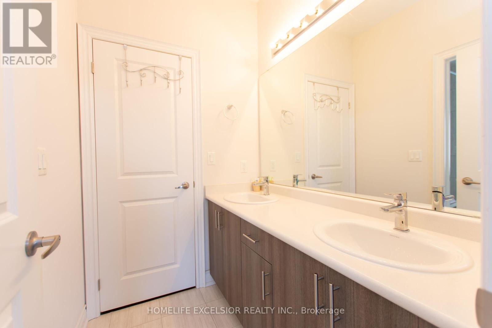 Photo 36 of 3128 Parsonage Crescent, Oakville ON