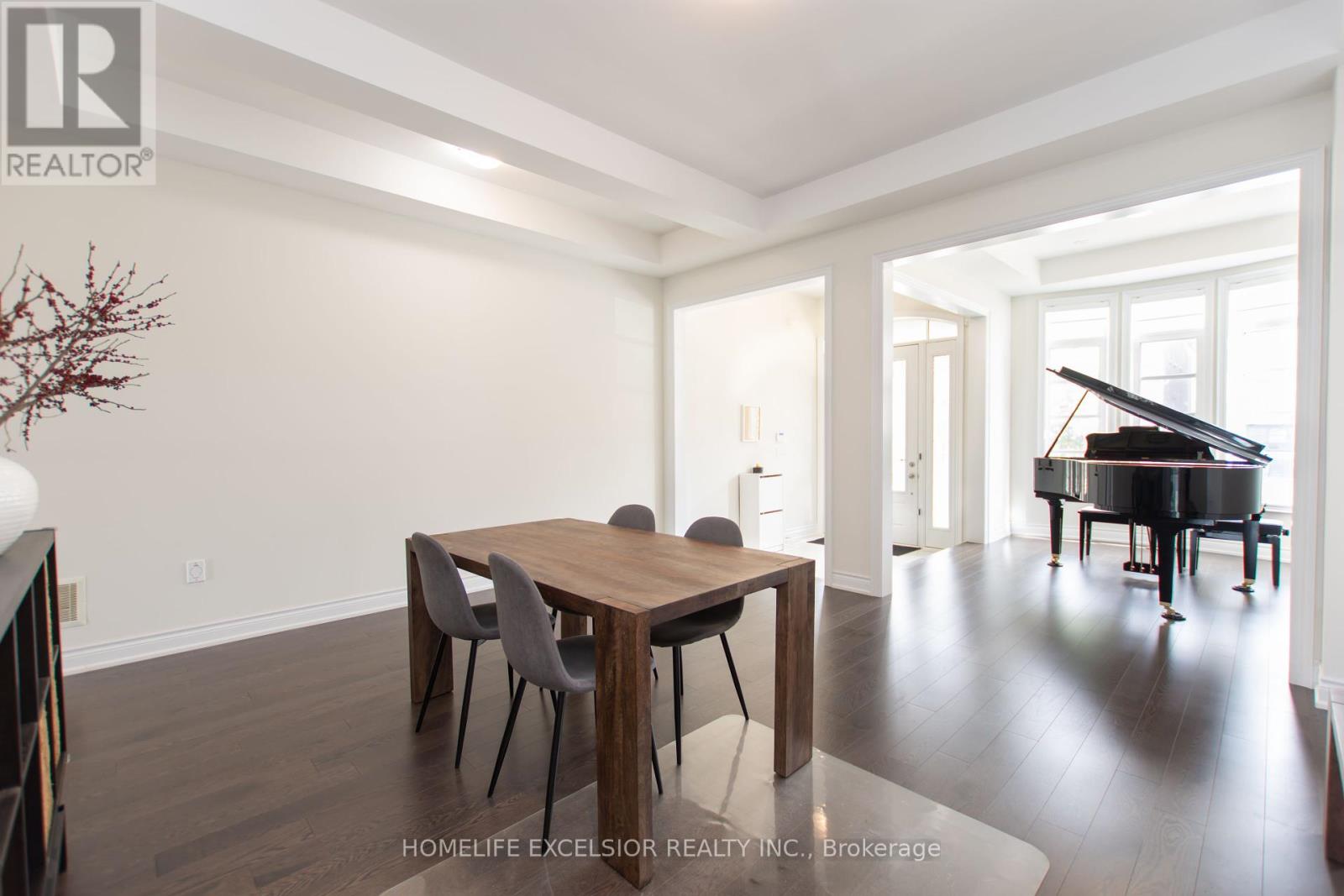 Photo 7 of 3128 Parsonage Crescent, Oakville ON