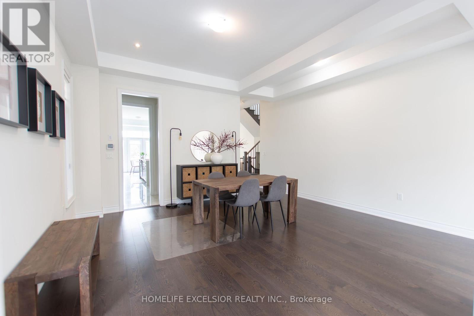 Photo 9 of 3128 Parsonage Crescent, Oakville ON