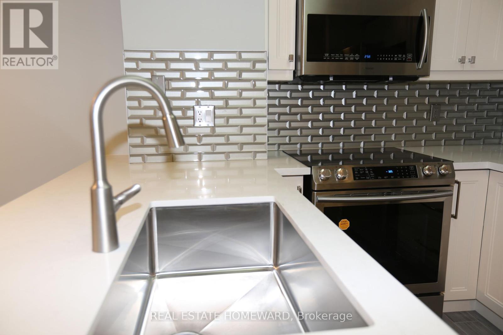Photo 10 of 713 35 Kingsbridge Garden Circle, Mississauga ON