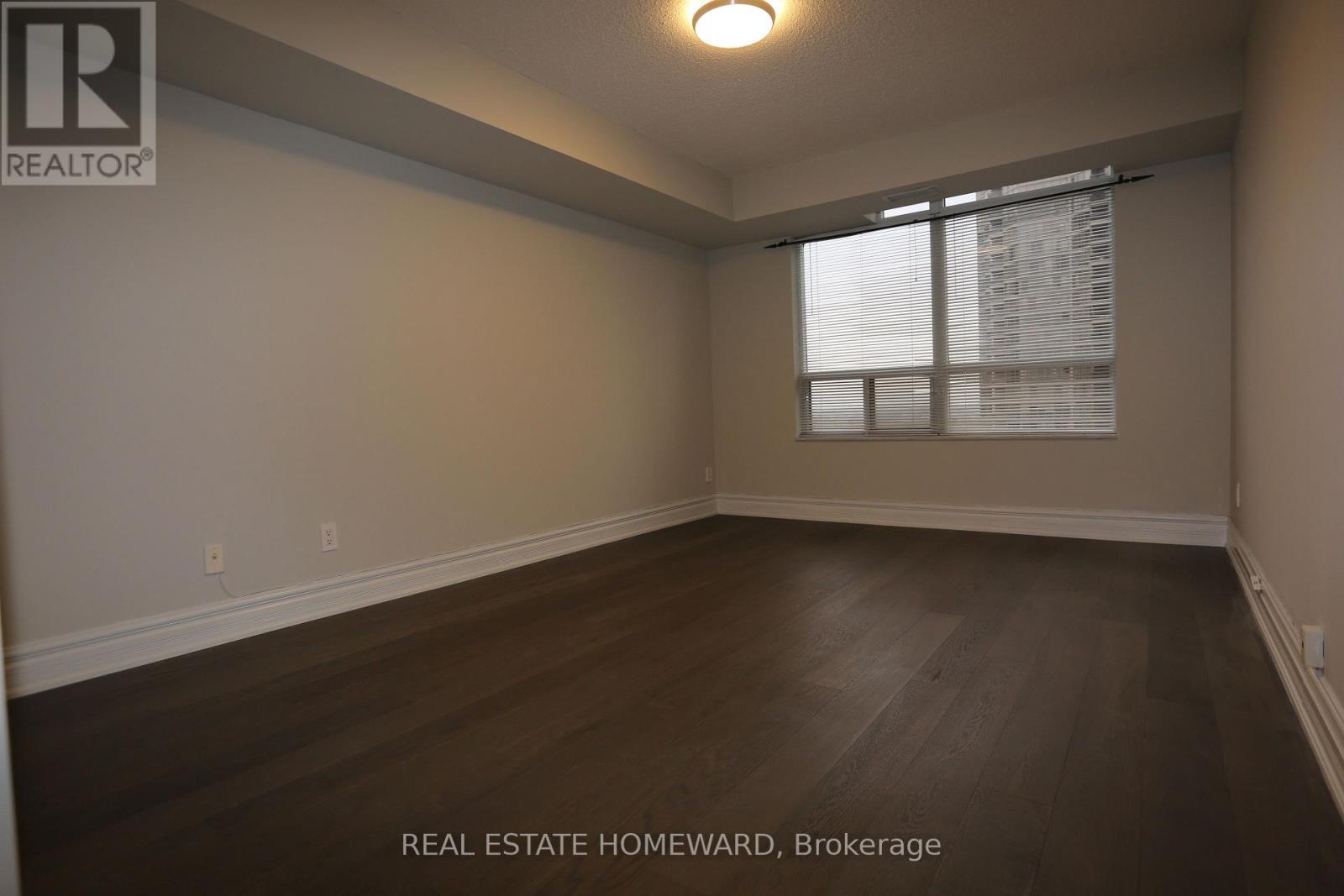 Photo 12 of 713 35 Kingsbridge Garden Circle, Mississauga ON