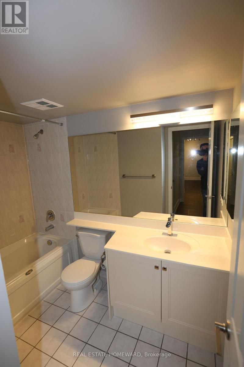 Photo 13 of 713 35 Kingsbridge Garden Circle, Mississauga ON