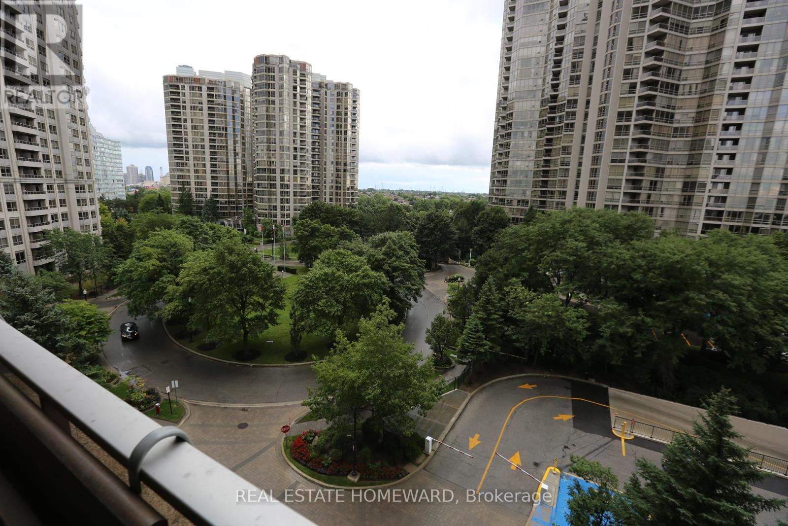 Photo 18 of 713 35 Kingsbridge Garden Circle, Mississauga ON