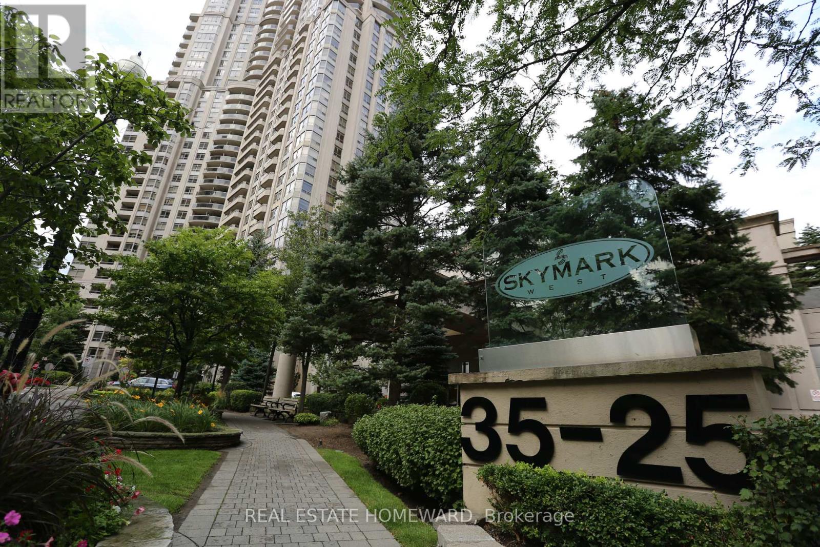 Photo 2 of 713 35 Kingsbridge Garden Circle, Mississauga ON