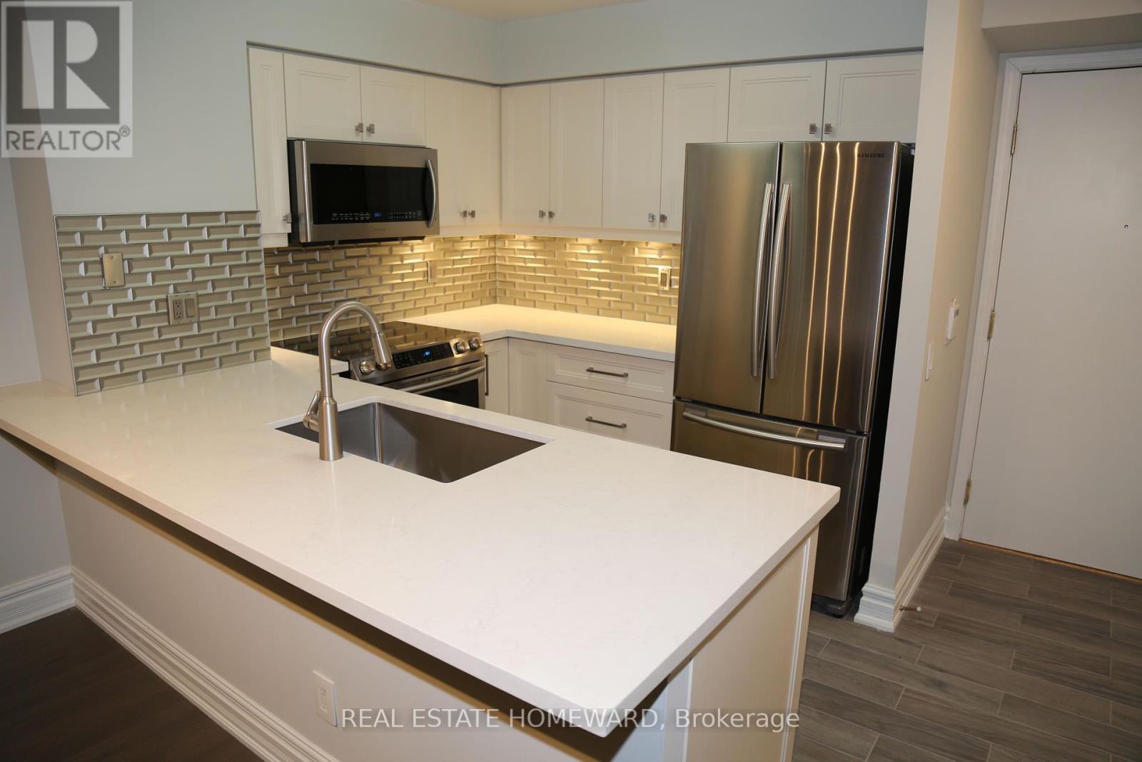 Photo 7 of 713 35 Kingsbridge Garden Circle, Mississauga ON