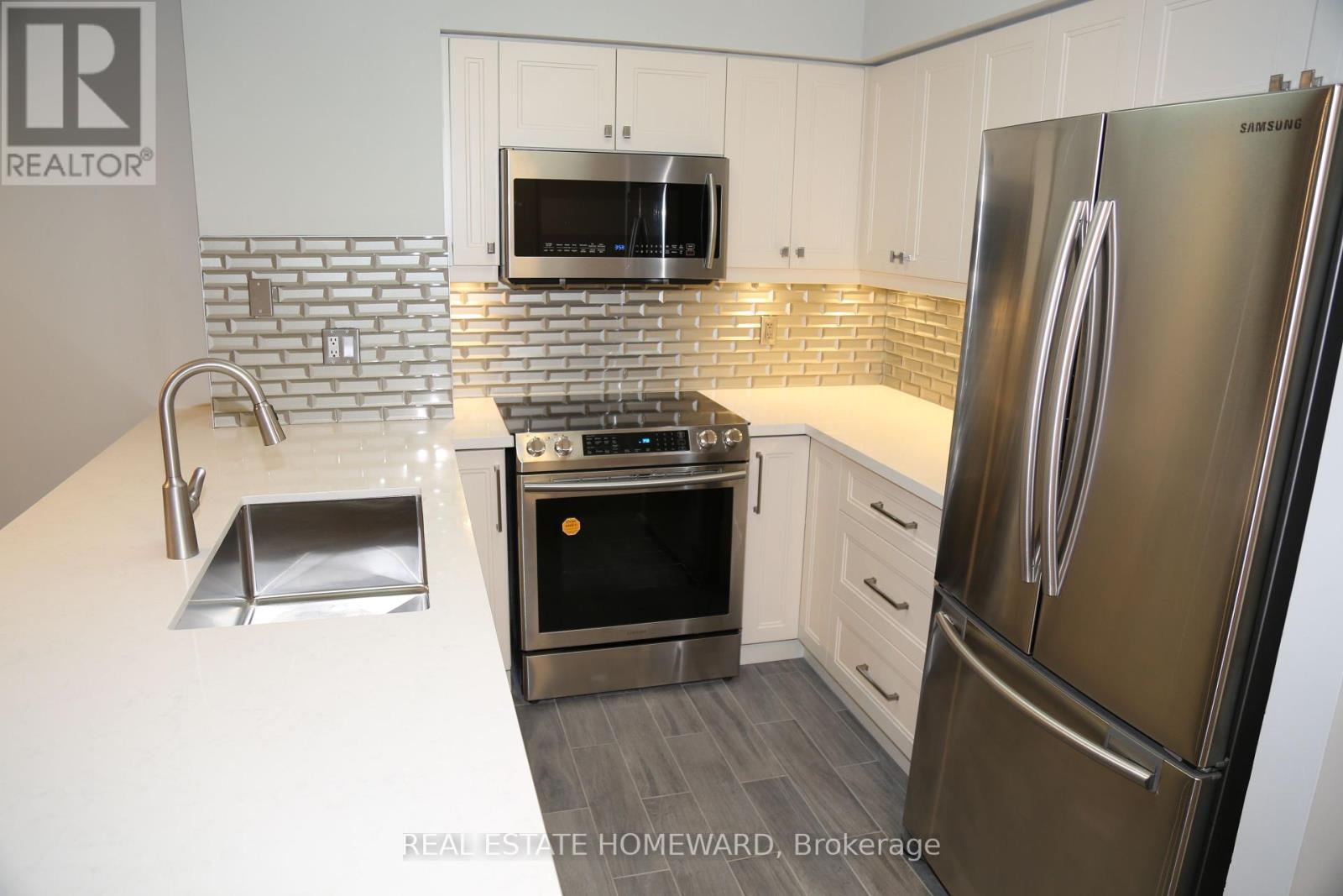 Photo 9 of 713 35 Kingsbridge Garden Circle, Mississauga ON