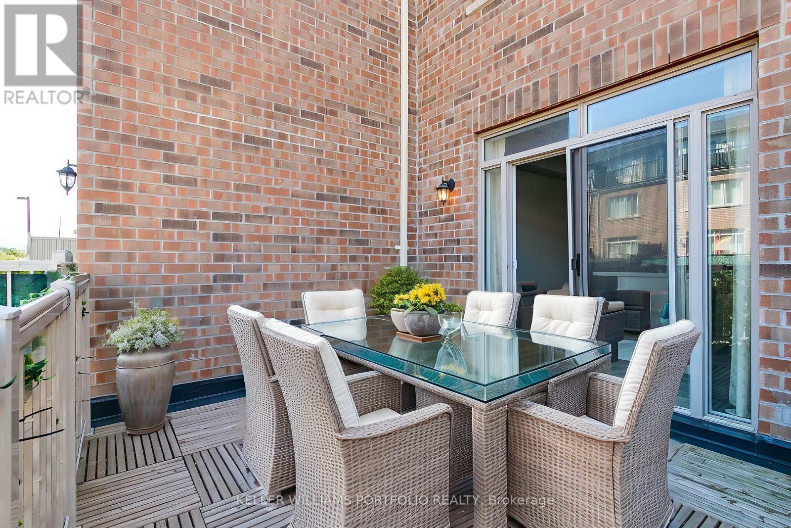 Photo 12 of 67 Edward Horton Crescent, Toronto ON