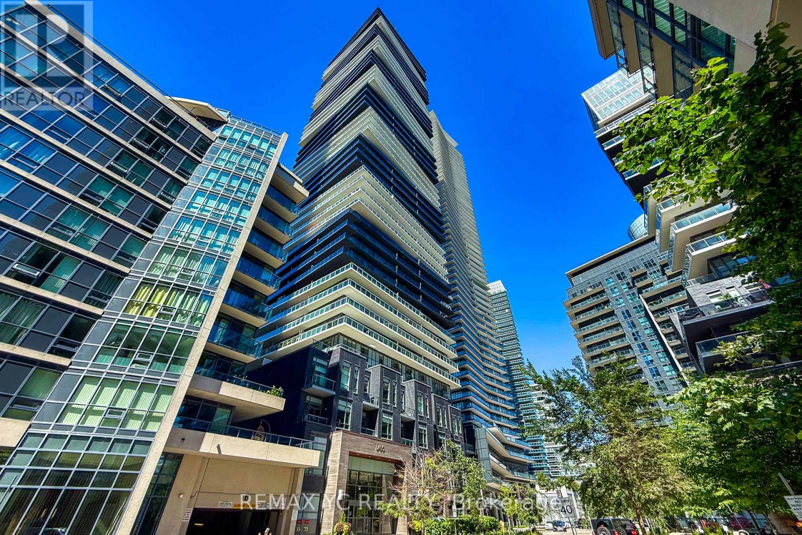 Photo 1 of 3904 56 Annie Craig Drive, Toronto ON