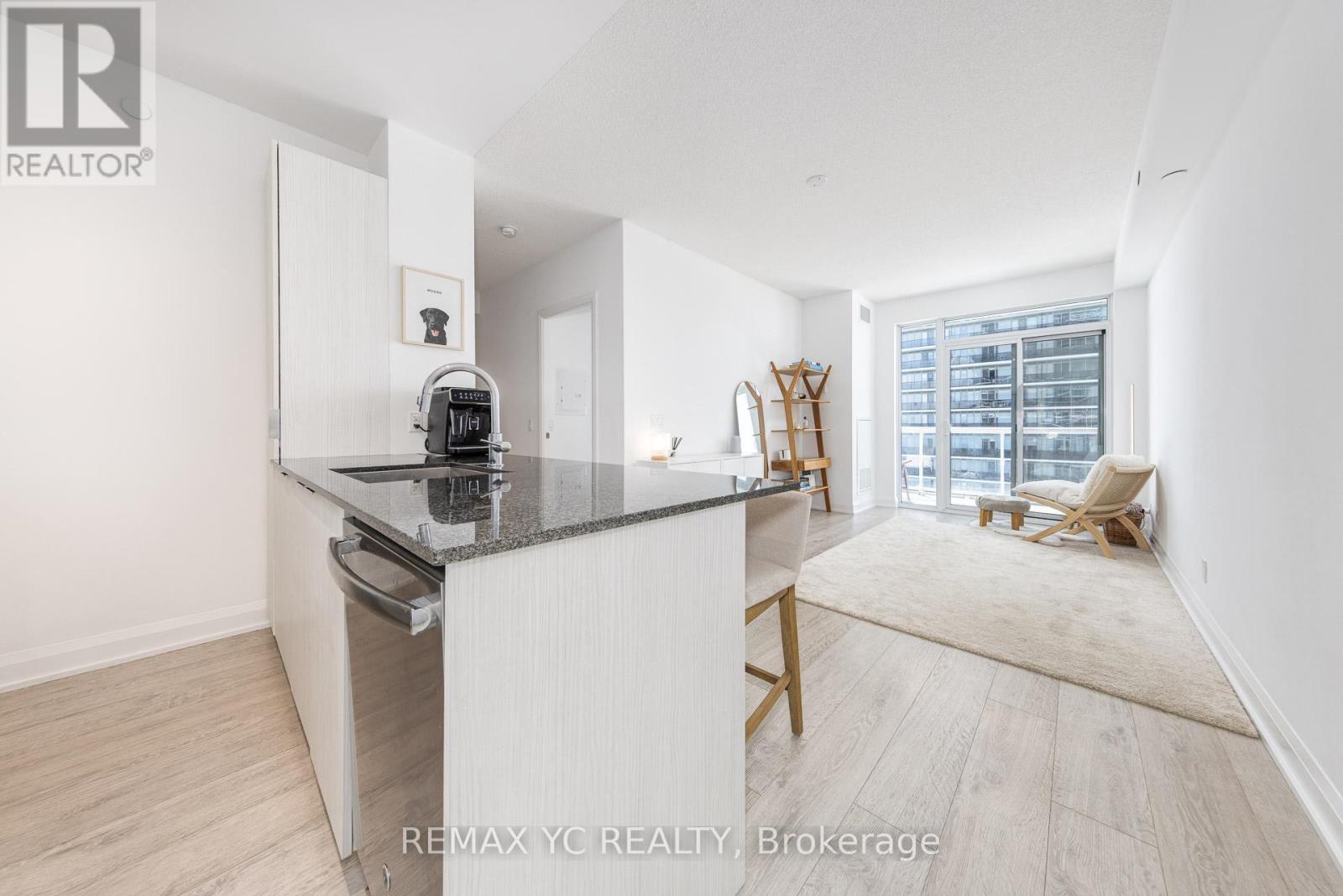 Photo 10 of 3904 56 Annie Craig Drive, Toronto ON