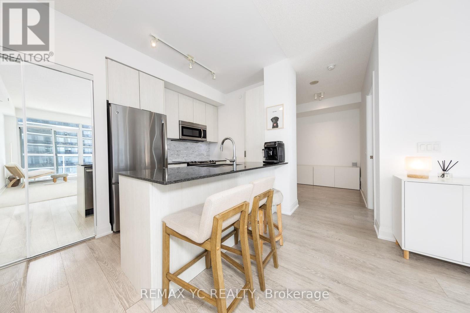 Photo 11 of 3904 56 Annie Craig Drive, Toronto ON