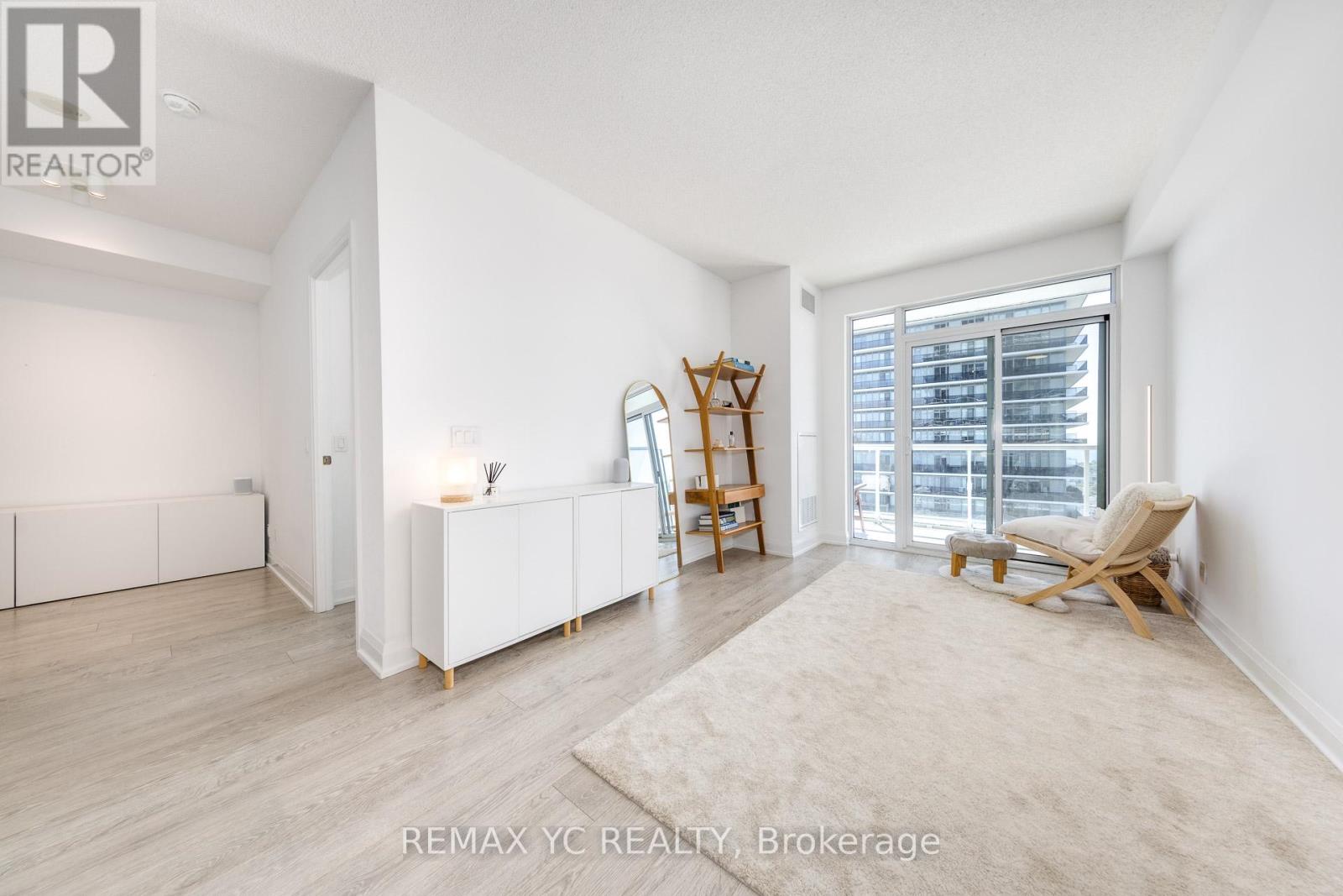 Photo 13 of 3904 56 Annie Craig Drive, Toronto ON