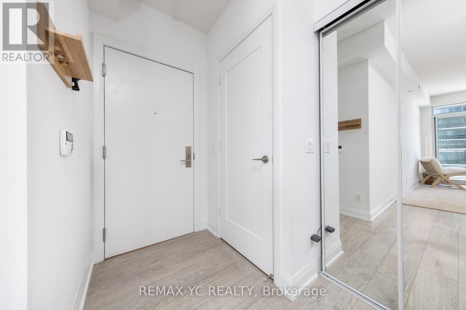 Photo 2 of 3904 56 Annie Craig Drive, Toronto ON
