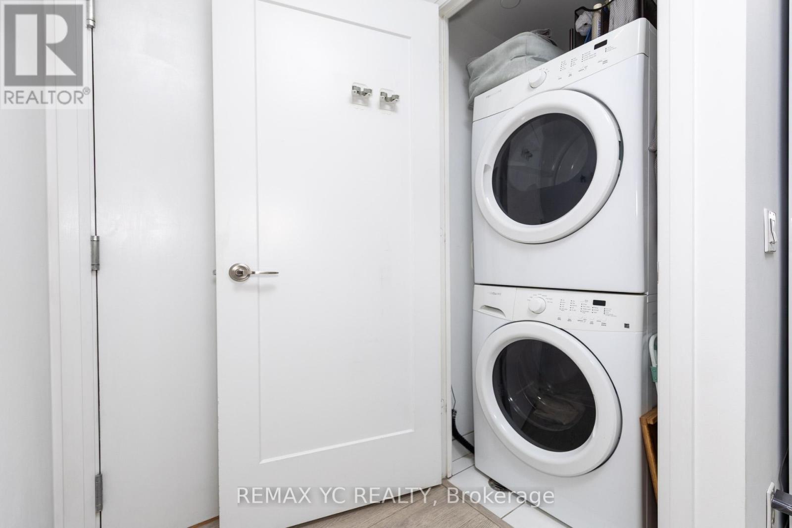 Photo 20 of 3904 56 Annie Craig Drive, Toronto ON