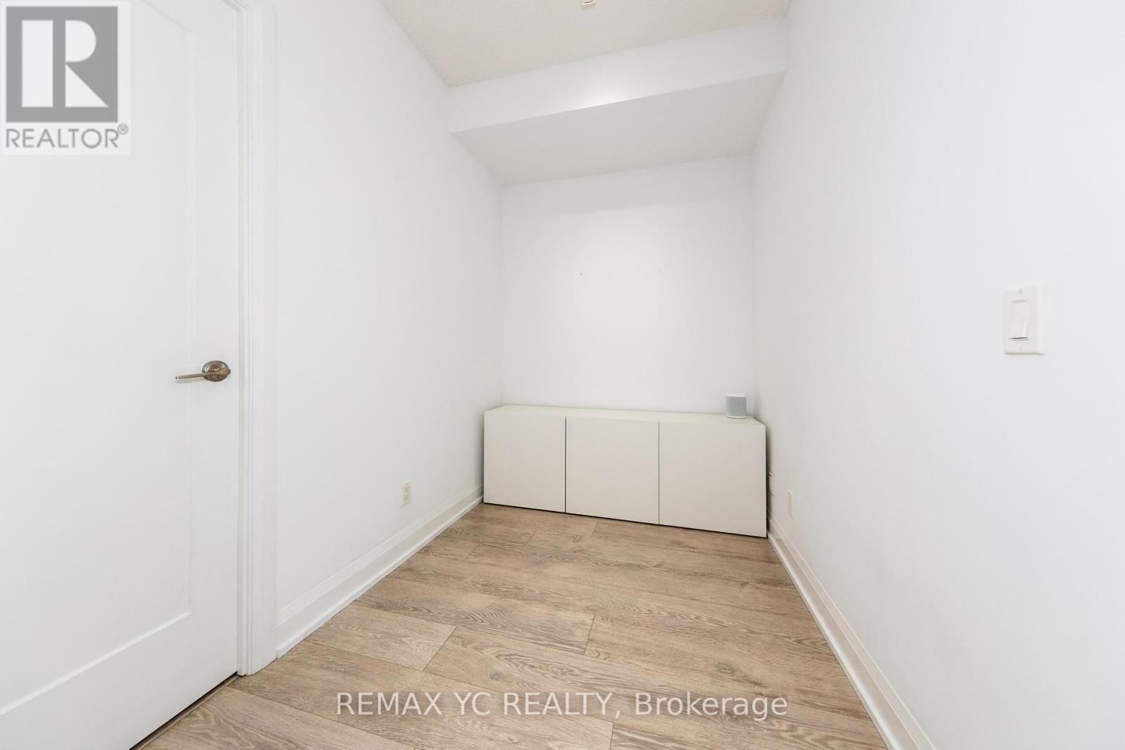 Photo 3 of 3904 56 Annie Craig Drive, Toronto ON