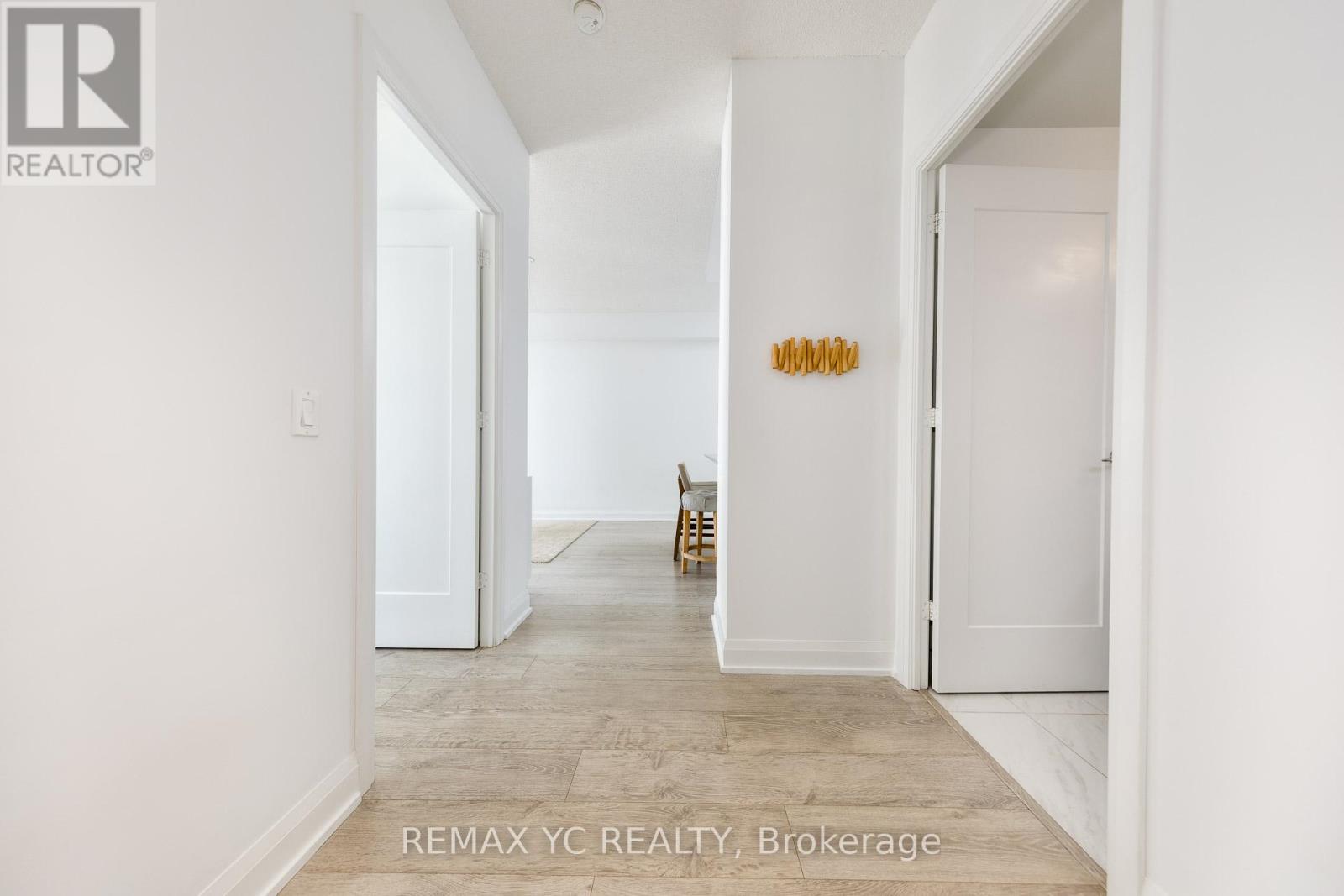 Photo 4 of 3904 56 Annie Craig Drive, Toronto ON