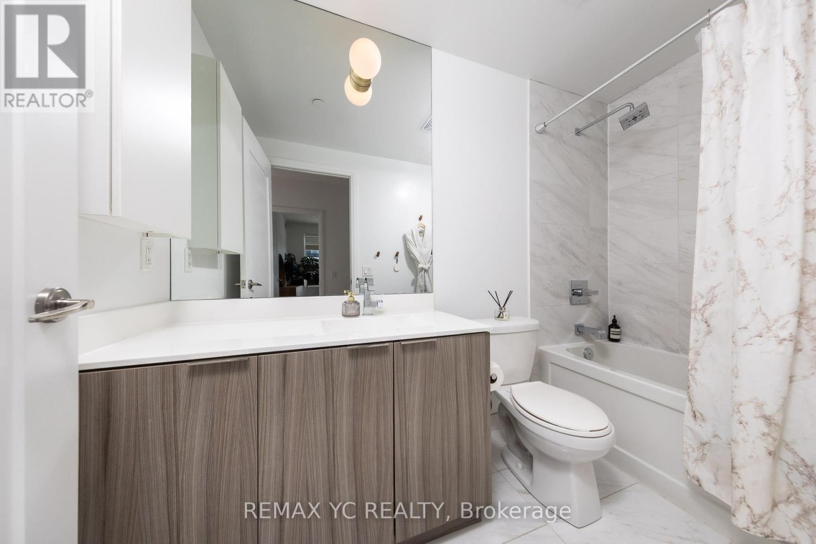 Photo 6 of 3904 56 Annie Craig Drive, Toronto ON
