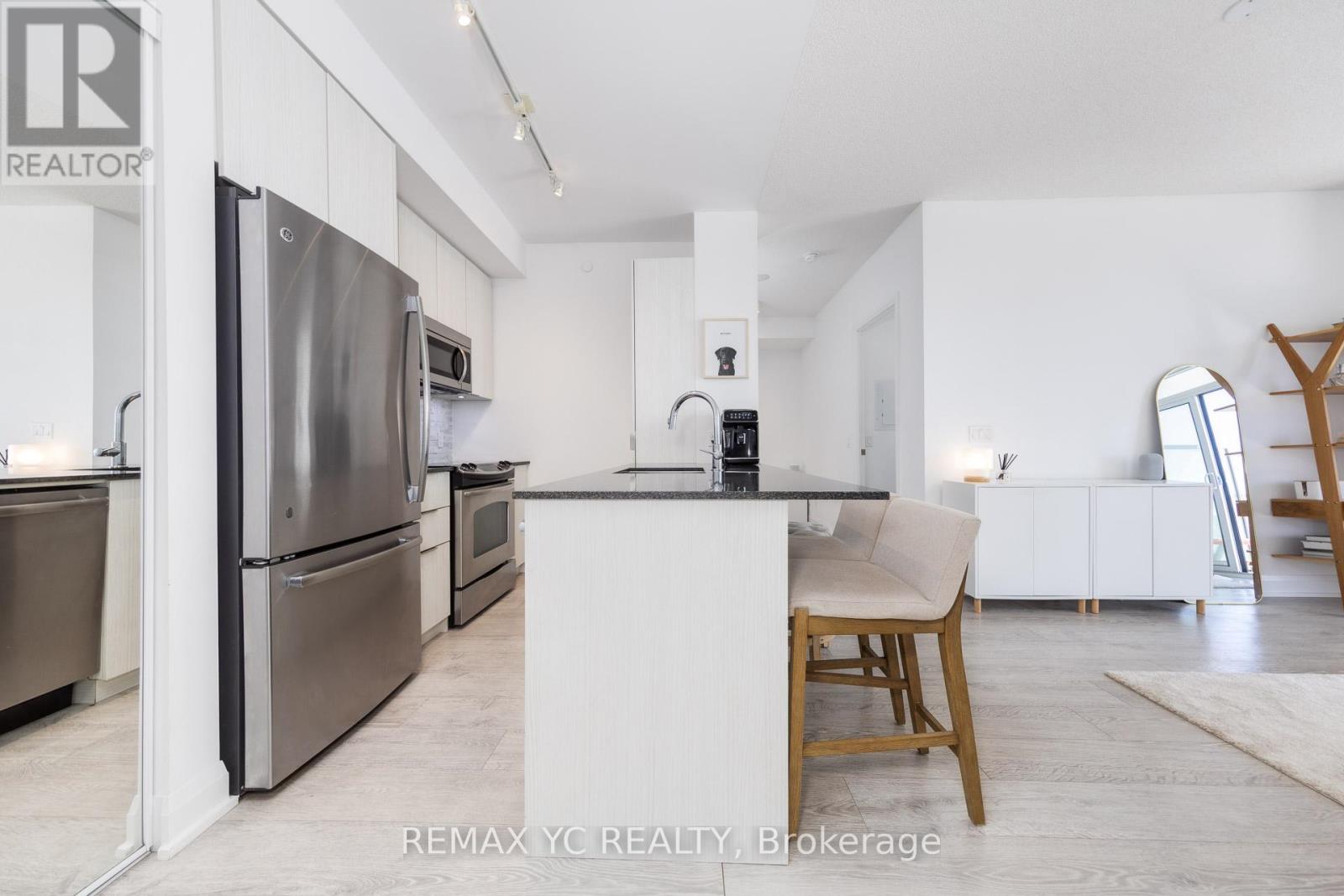 Photo 7 of 3904 56 Annie Craig Drive, Toronto ON