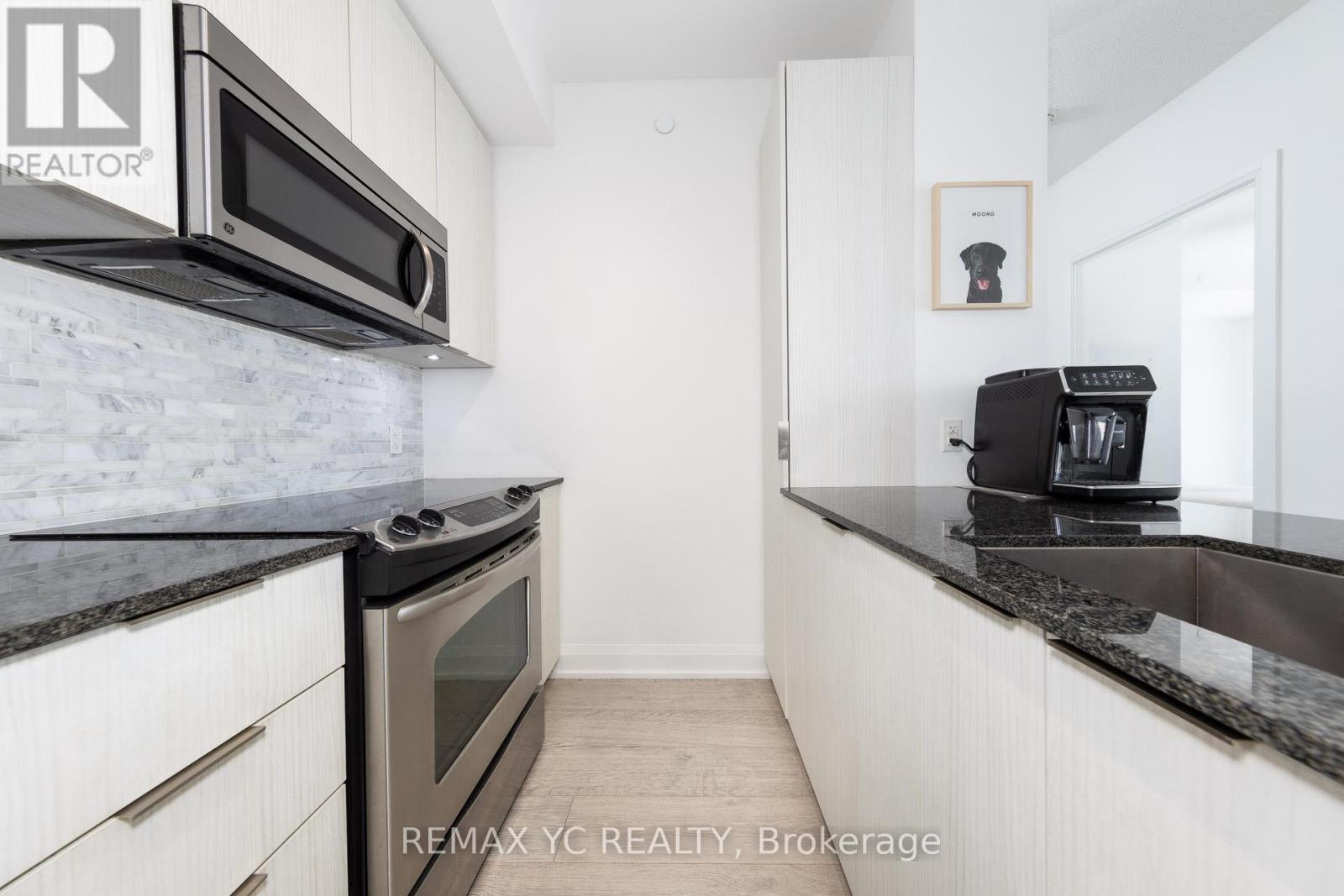 Photo 8 of 3904 56 Annie Craig Drive, Toronto ON