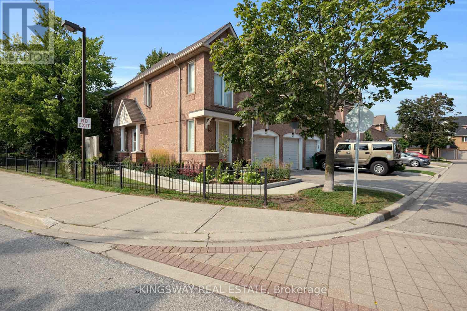 Photo 2 of 173 99 Bristol Road E, Mississauga ON