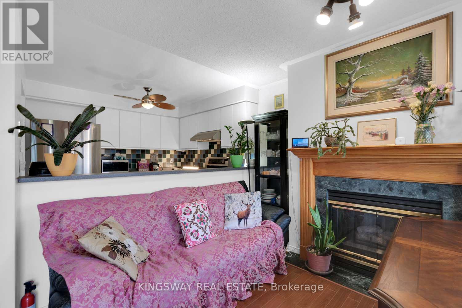 Photo 8 of 173 99 Bristol Road E, Mississauga ON
