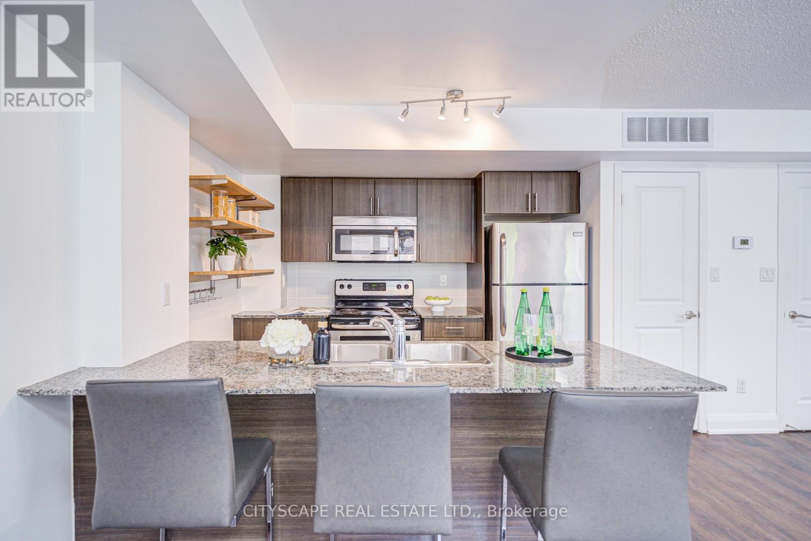 Photo 10 of 212 16 Foundry Avenue, Toronto ON