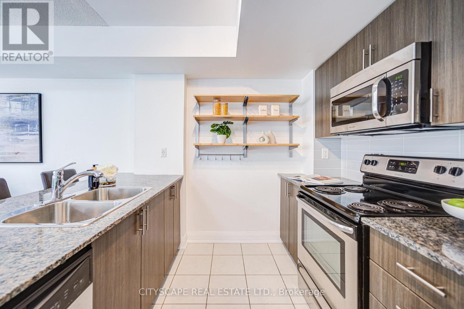 Photo 11 of 212 16 Foundry Avenue, Toronto ON