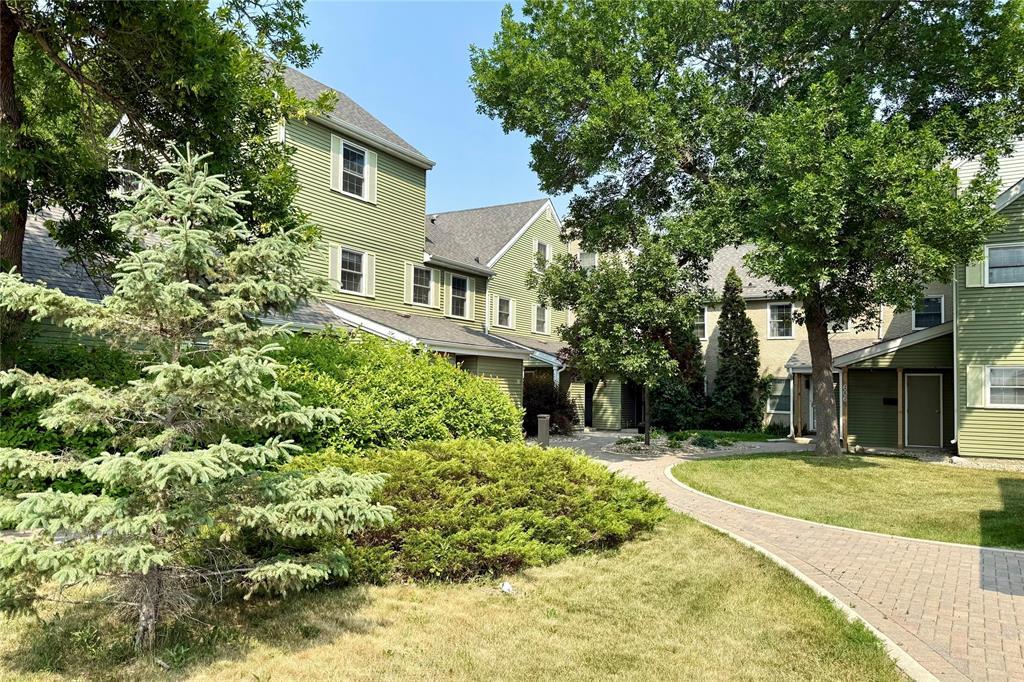 Photo 4 of 5 602 Kenaston Boulevard, Winnipeg MB