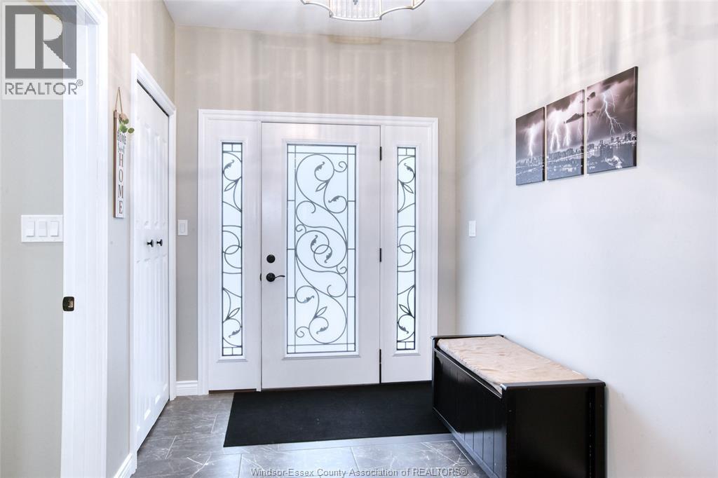 Photo 4 of 171 Riverview Ave, Lasalle ON
