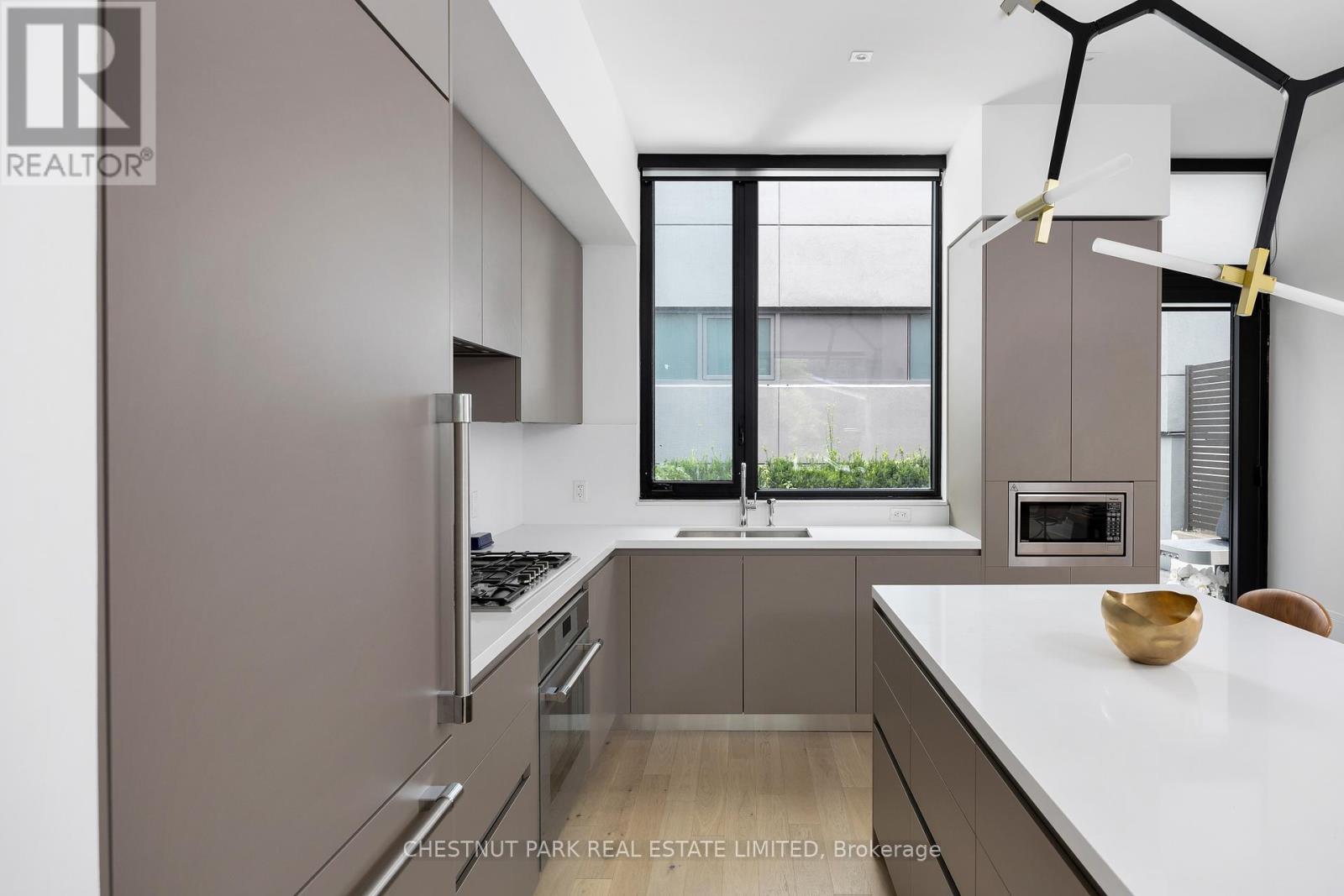 Photo 13 of 75 Foxbar Road, Toronto ON