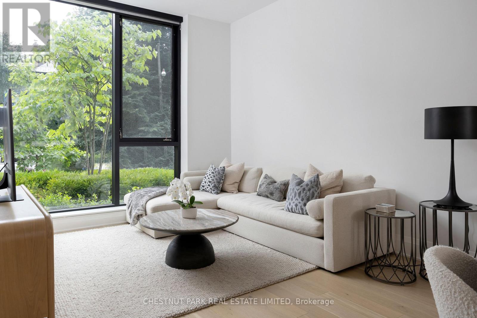 Photo 5 of 75 Foxbar Road, Toronto ON