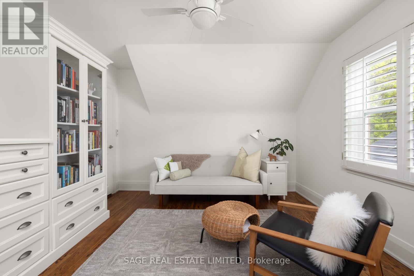 Photo 11 of 9 Canfield Place, Toronto ON