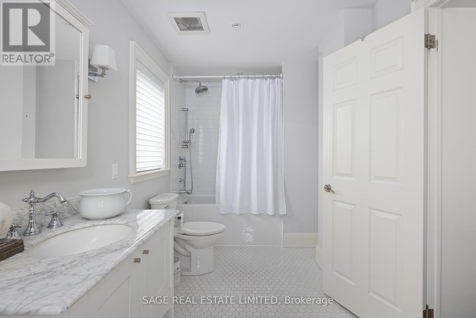Photo 14 of 9 Canfield Place, Toronto ON