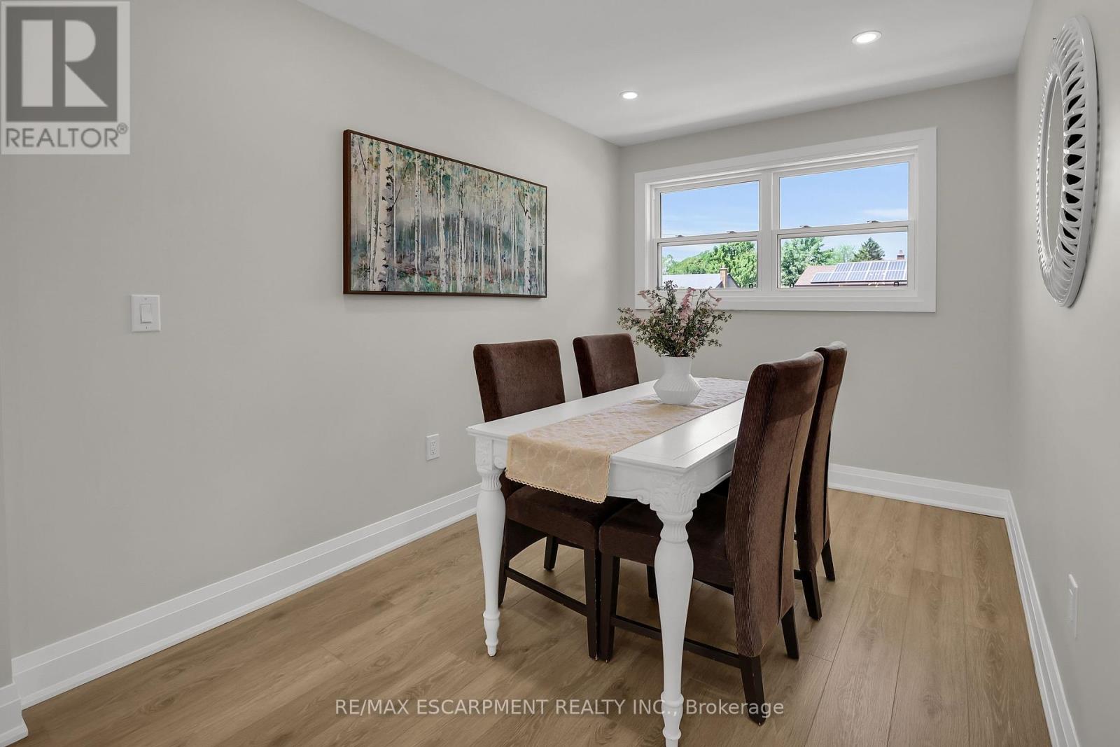 Photo 11 of 52 Valencourt Drive, Welland ON