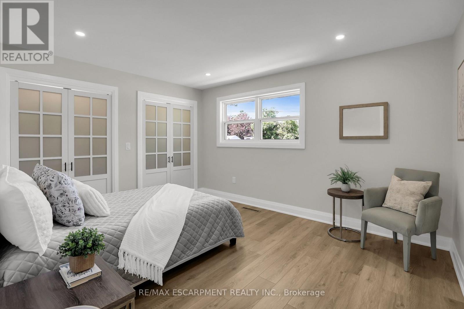 Photo 12 of 52 Valencourt Drive, Welland ON
