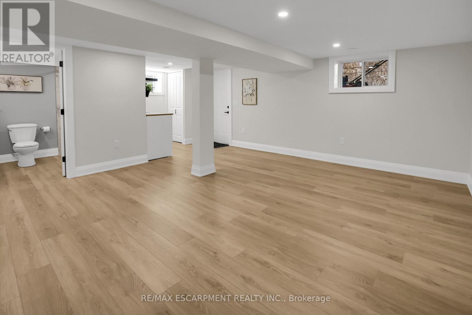 Photo 19 of 52 Valencourt Drive, Welland ON