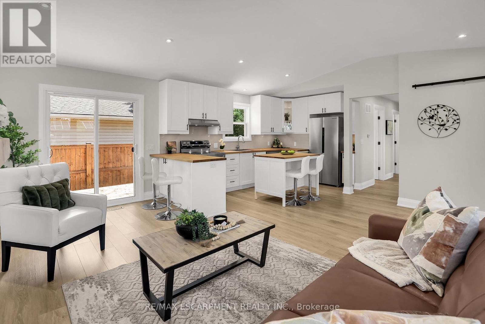 Photo 5 of 52 Valencourt Drive, Welland ON