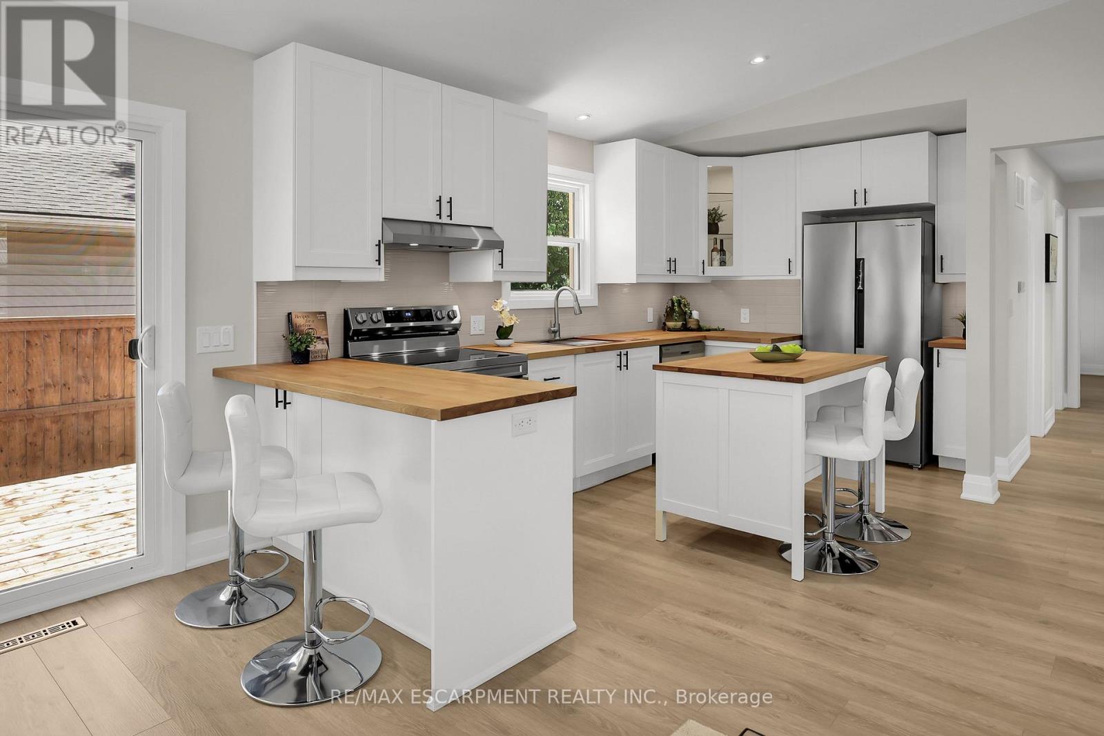 Photo 8 of 52 Valencourt Drive, Welland ON