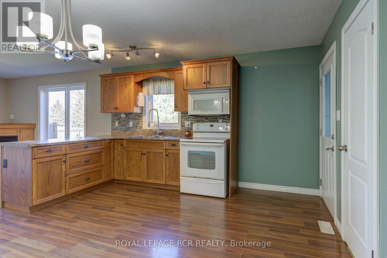 Photo 28 of 44 Geddes Street W, Minto ON