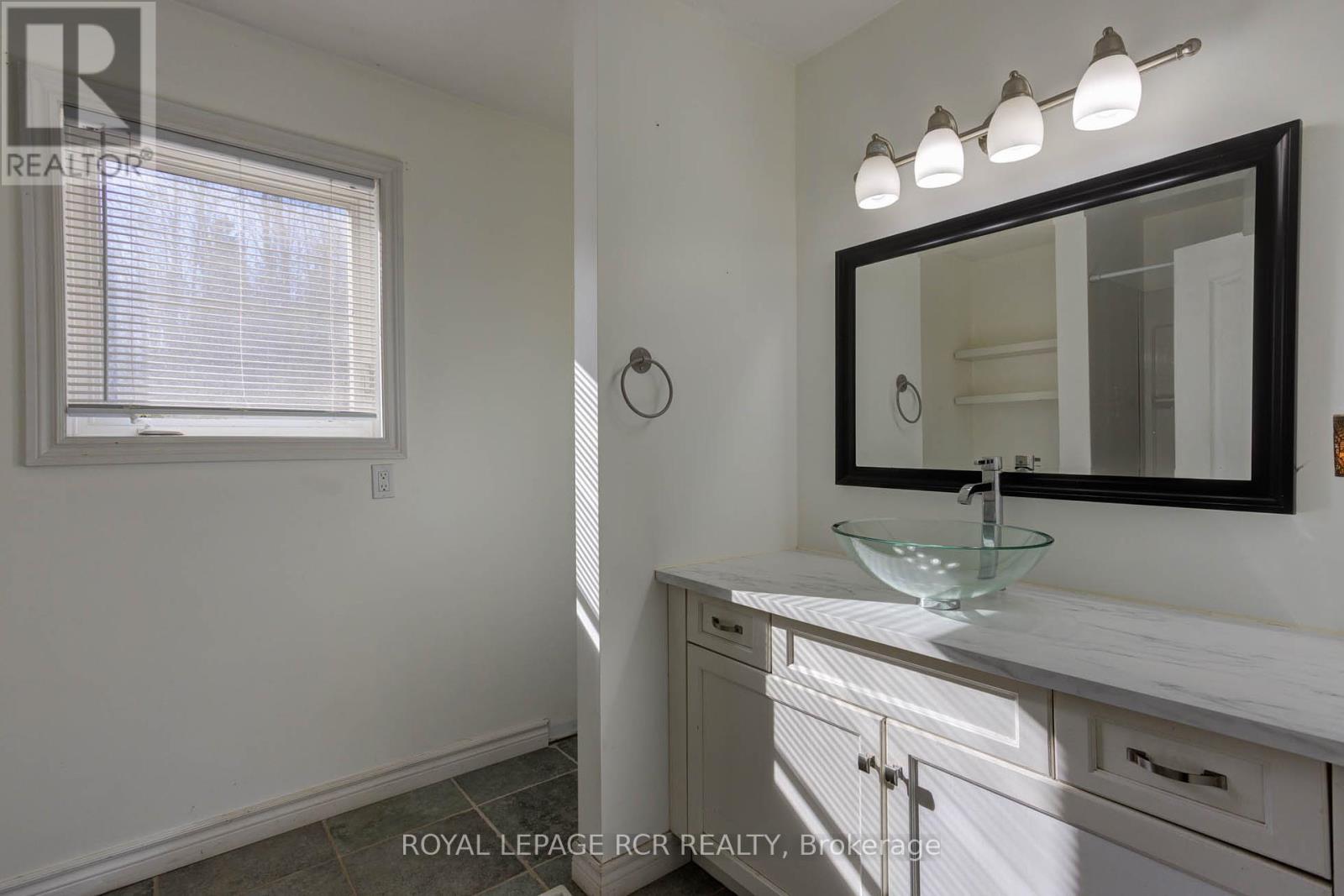 Photo 35 of 44 Geddes Street W, Minto ON