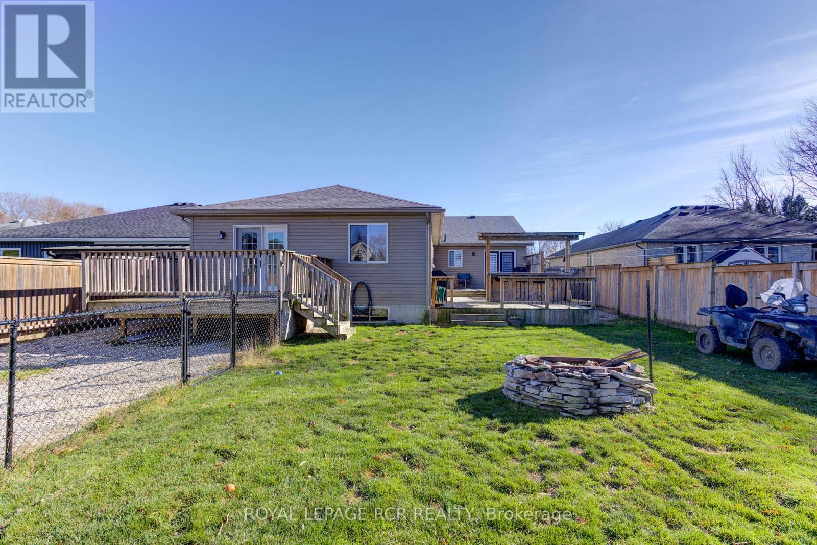 Photo 41 of 44 Geddes Street W, Minto ON