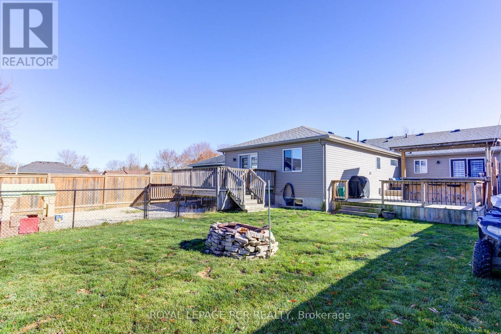 Photo 42 of 44 Geddes Street W, Minto ON