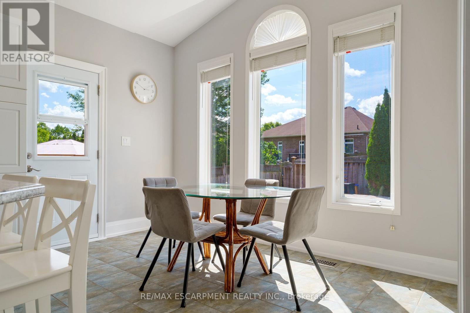 Photo 15 of 104 Davidson Boulevard, Hamilton ON